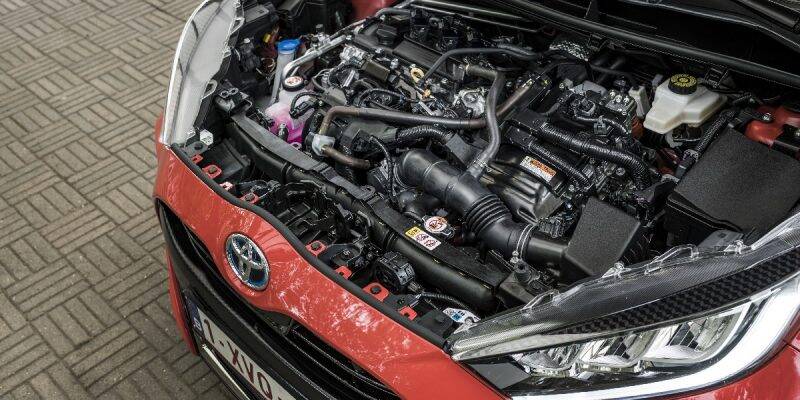 toyota-yaris-hatchback-hybrid-x