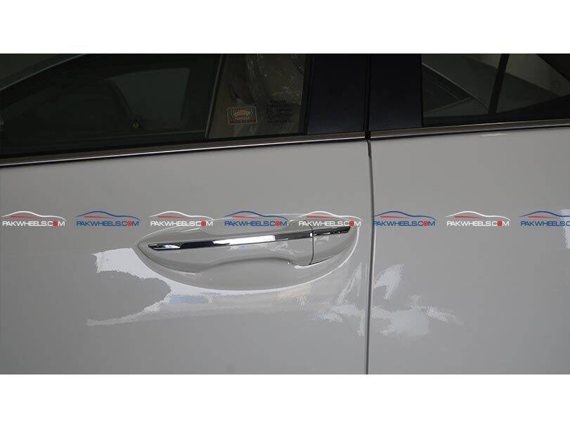 toyota-corolla-altis-grande-x-cvt-i-1-8-beige-interior