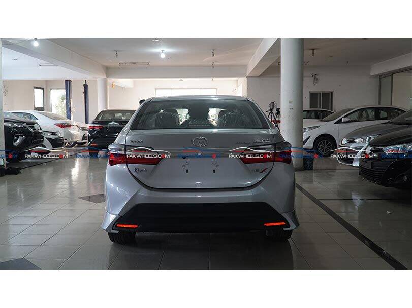 toyota-corolla-altis-grande-x-cvt-i-1-8-black-interior